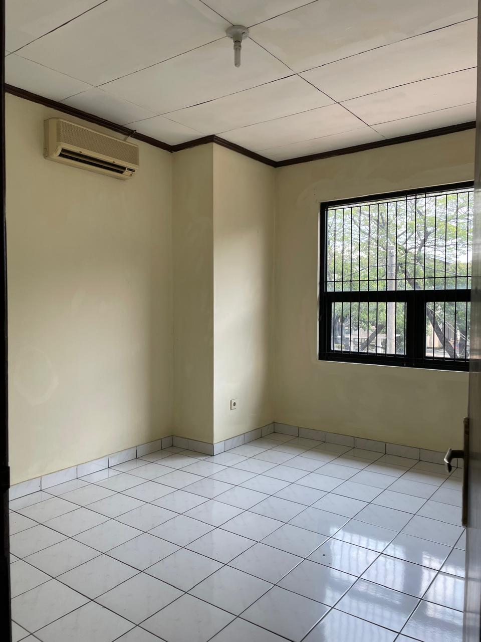 Rumah Disewakan Semi Furnished di Lippo Cikarang